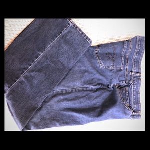 Ladies SZ 20 Lee Rider jeans/Boot cut. 2% spandex.